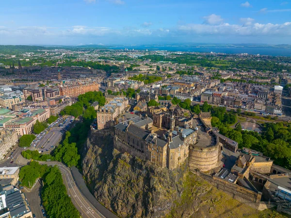 Edinburgh Castle Historic Castle Stands Castle Rock Old Town Edinburgh — ストック写真