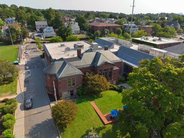 Watertown Free Public Library havadan görüntüsü Watertown, Massachusetts MA, ABD 'nin tarihi şehir merkezinde 123 Main Street. 
