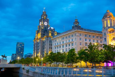 Royal Liver Binası 1911 yılında Liverpool, Merseyside, İngiltere 'de Pier Head' de inşa edilmiştir. Liverpool Denizcilik Ticaret Şehri UNESCO 'nun Dünya Mirası Alanıdır. 