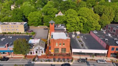 Leonard Caddesi 'ndeki tarihi itfaiye binası Belmont, Massachusetts MA, ABD. Şimdi bu bina bir restoran.. 