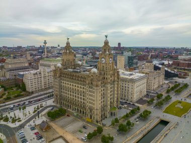 Royal Liver Binası, Cunard ve Liverpool Limanı 'ndaki Liverpool Binası dahil olmak üzere üç Grace binası, Liverpool, Merseyside, İngiltere. Liverpool Denizcilik Ticaret Şehri UNESCO 'nun Dünya Mirası Alanıdır. 