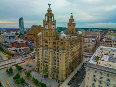Royal Liver Binası 1911 yılında Liverpool, Merseyside, İngiltere 'de Pier Head' de inşa edilmiştir. Liverpool Denizcilik Ticaret Şehri UNESCO 'nun Dünya Mirası Alanıdır. 