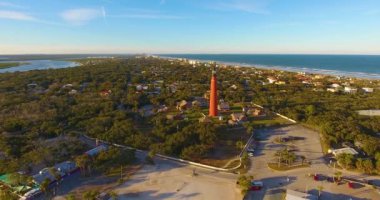 Ponce de Leon Inlet Lighthouse, Orta Florida FL, ABD 'de bulunan Ponce Inlet kasabasının ulusal tarihi simgesidir..