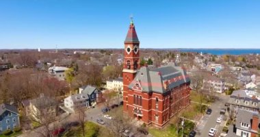 1876 yılında inşa edilen Abbott Hall, 188 Washington Caddesi 'nde yer almaktadır ve şimdi ABD' nin Massachusetts MA, Marblehead belediye binasıdır.. 
