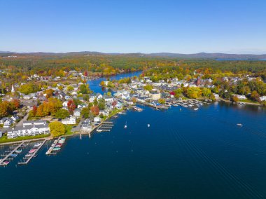 Wolfeboro tarihi şehir merkezi Winnipesaukee Gölü hava manzaralı ana caddede, Wolfeboro kasabası, New Hampshire NH, ABD. 
