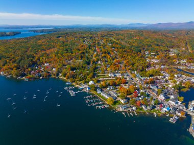 Wolfeboro tarihi şehir merkezi Winnipesaukee Gölü hava manzaralı ana caddede, Wolfeboro kasabası, New Hampshire NH, ABD. 