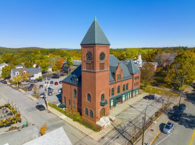 Brewster Memorial Hall, ABD 'nin New Hampshire NH eyaletinin tarihi kent merkezi olan Wolfeboro' nun 84 S Main Caddesi 'ndeki belediye binasıdır.. 