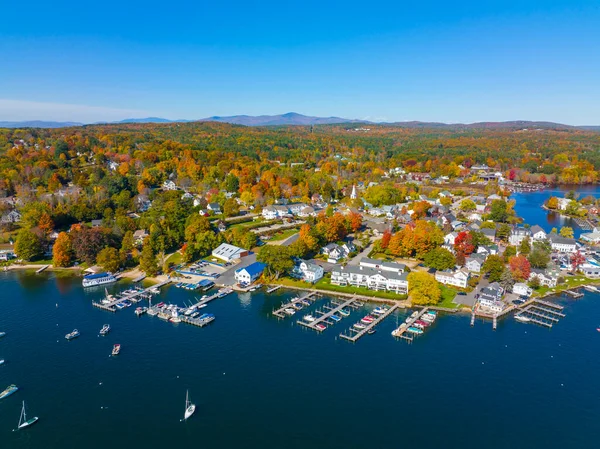 Wolfeboro tarihi şehir merkezi Winnipesaukee Gölü hava manzaralı ana caddede, Wolfeboro kasabası, New Hampshire NH, ABD. 
