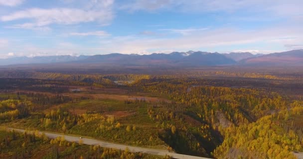 Vista Aérea Las Montañas Denali Alaska Range Cerca Del Huracán — Vídeo de stock