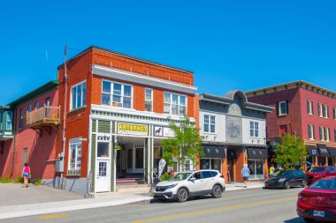 Magog, Quebec QC, Kanada 'daki Rue Principale O Caddesi' ndeki tarihi ticari binalar.. 