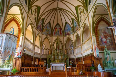 Saint Patrice Kilisesi iç mimarisi 115 Rue Merry N Sokağı tarihi şehir merkezi Magog, Memphremagog County, Quebec QC, Kanada. 