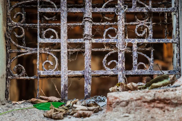 Сломанный Железный Забор Старинного Здания Археологическая Зона Фокуса Конкретно — стоковое фото