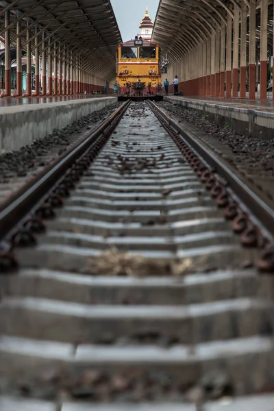 Chiangmai Thailand Sep 2020 Tåget Står Parkerat Plattform Och Väntar — Stockfoto