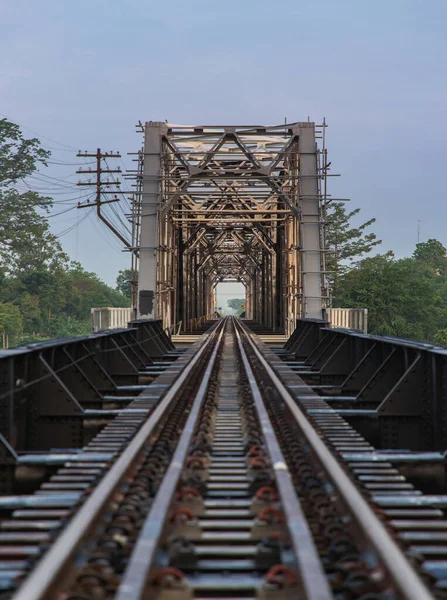 黑桥或兰榜铁路桥上的旧铁轨 兰榜太兰河上的铁路桥 有选择的重点 — 图库照片
