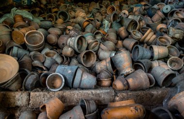 Eskiler 'in fırınında kil çömlek, Tayland' da çömlekçilik.