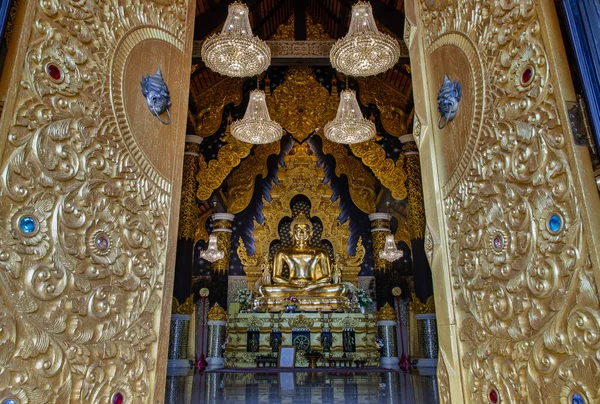 Lampang Thailand Sep 2019 Looking Beautiful Architecture Temple Door Golden — Stock Photo, Image