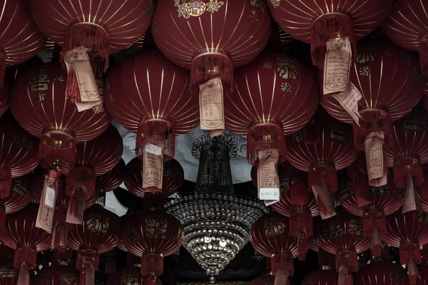 Many Red Chinese Lanterns Interior Temple — Stock Photo, Image