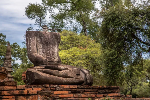 Айттхая Таиланд Августа 2020 Старая Статуя Будды Повреждена Старом Храме — стоковое фото