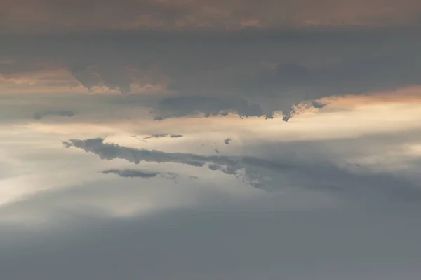 Похмуре Красиве Небо Світлом Сяє Від Сонця Якість Хмари Створює — стокове фото