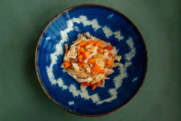 Remover Las Verduras Fritas Con Zanahoria Cebolla Col Tazón Japonés —  Fotos de Stock