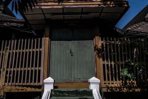 Hagyományos Thai Stílusú Ajtó Terasz Hagyományos Ház Fény Árnyék — Stock Fotó
