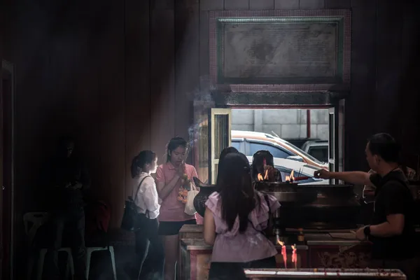 Бангкок Таїланд Жовтня 2019 Привабливий Азійський Мандрівник Переживає Релігійну Культуру — стокове фото