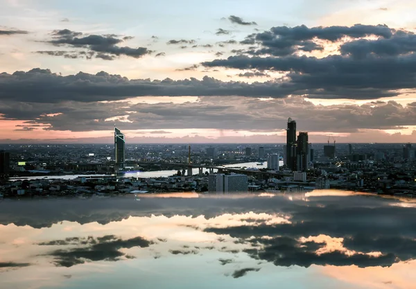 バンコク 2021年7月4日 摩天楼の美しい景色の空中ビュー夕方の時間日没は一日の残りの部分のためのリラックスした気分を作成します 特に焦点がない — ストック写真