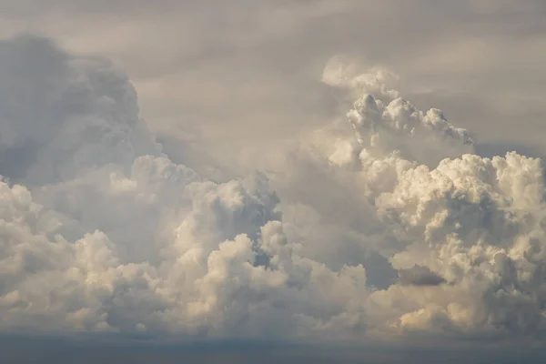 Die Sonne Scheint Durch Die Wolken Himmel Die Form Der — Stockfoto