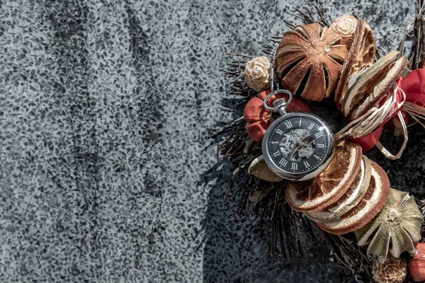 Helft Van Het Hart Met Een Zakhorloge Het Gebied Zoeken — Stockfoto