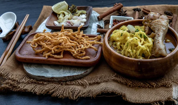 Northern Style Curried Noodle Soep Met Kokosmelk Khao Soi Traditionele — Stockfoto