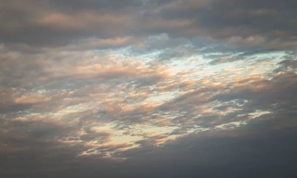 Похмуре Красиве Небо Світлом Сяє Від Сонця Якість Хмари Створює — стокове фото