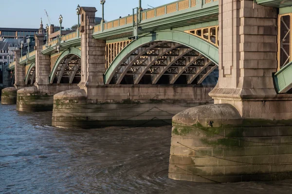 London England Apr 2019 Sidovy Över Bjälkar Och Rivets Struktur — Stockfoto