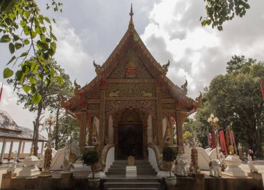 Phra That Doi Tung Tapınağı (Wat Phra that Doi Tung). Budist manastırı ve halk tapınağı. Chiang Rai bölgesi Tayland. Seçici odak.