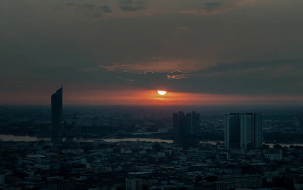 Bangkok Tailandia Enero 2022 Hermosa Puesta Sol Cielo Naranja Sobre —  Fotos de Stock