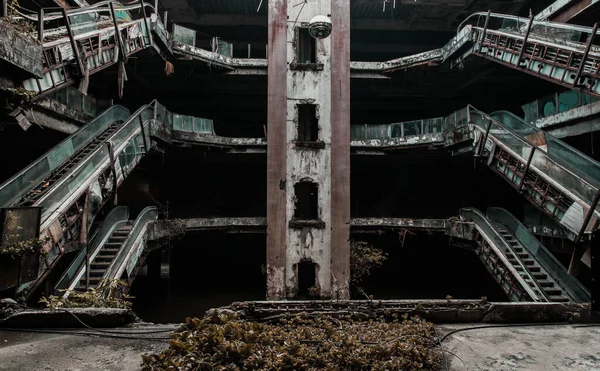 Bangkok Thailand Feb 2022 Damaged Escalators Abandoned Shopping Mall Building — Stock Photo, Image