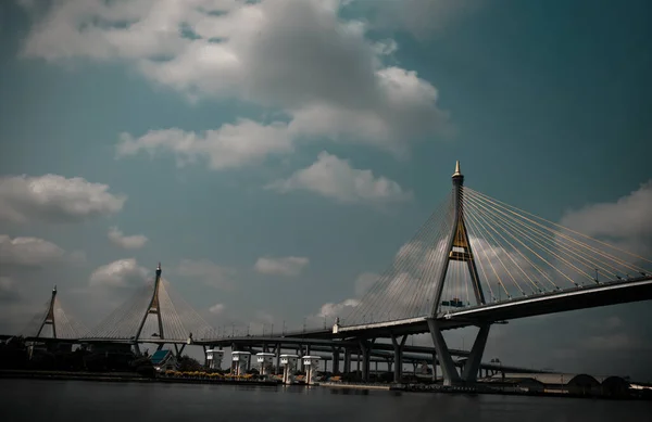 Bangkok Tailandia Mar 2021 Puente Colgante Bhumibol Cruza Río Chao — Foto de Stock