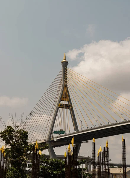 Bangkok Thailand Mar 2021 Bhumibol Suspension Bridge Cross Chao Phraya — стокове фото