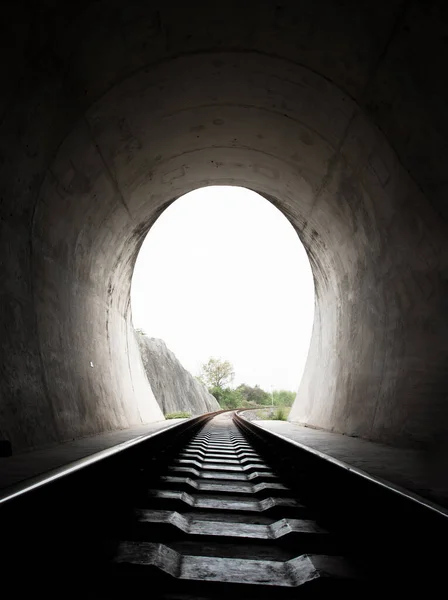 Dentro Túnel Ferroviário Ferrovias Com Luz Natural Final Luz Final — Fotografia de Stock