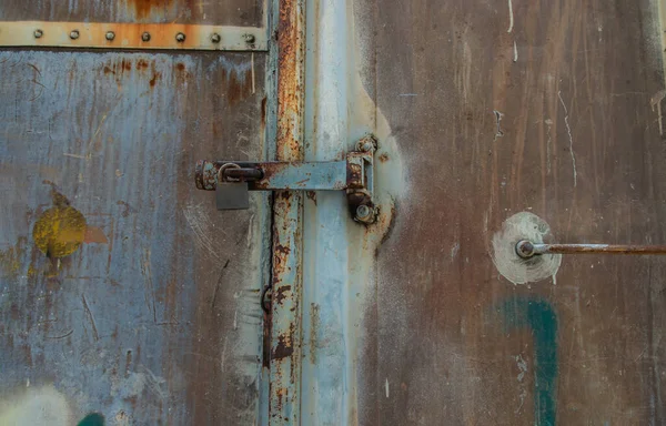 Metallverriegelte Vorhängeschlösser Den Containertüren Alten Bahnhof Türen Alter Eisenbahndrehgestelle Oder — Stockfoto