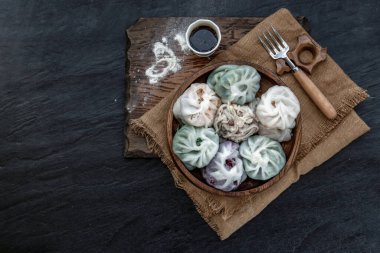 Çin soğanlı frenk soğanı karışık sarımsaklı Chives Dim Sum Rice keki içinde Taro dilimi, bambu filizi ve un içinde birçok çeşit sebze var. Buharda pişirilmiş Black Soya sosu Çin yemeği tarzı, Çin yemeği aperatifi S