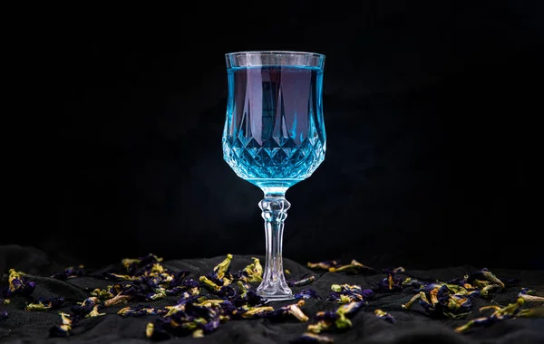 Glass Cocktail Butterfly Pea Flower Anchan Blue Juice Clitoria Dry — стоковое фото