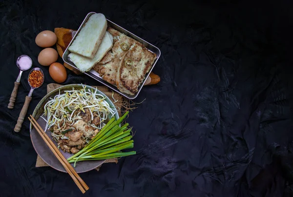 Gebratene Weiche Rübenkuchen Oder Rettichkuchen Chai Tow Kway Mit Sojasprossen — Stockfoto