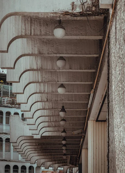 Many White Vintage Lamps Hangs Ceiling Exterior Building Standalone Old — Foto de Stock