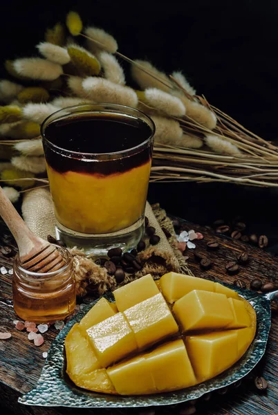 Glass Iced Tropical Mango Smoothie Mixed Espresso Coffee Served Honey — Stok fotoğraf
