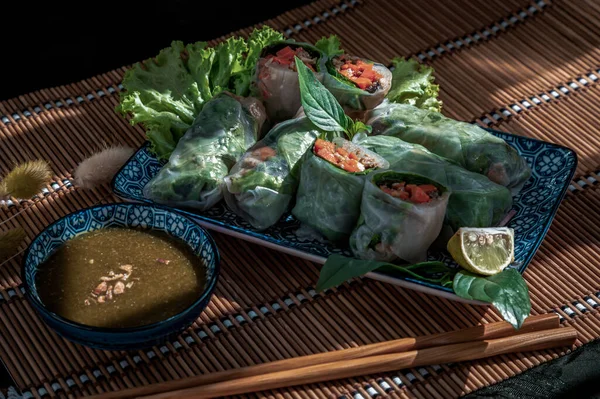 Gezonde Vietnamese Loempia Als Portie Groente Keramische Plaat Dienen Met — Stockfoto