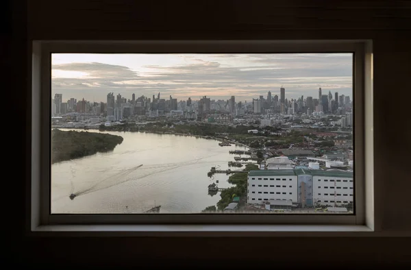 Bangkok Thailand Juli 2022 Wolkenkratzer Chao Phraya Fluss Den Abendstunden — Stockfoto