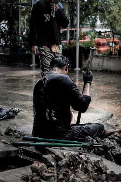 Bangkok Thailand Jun 2022 Utility Workers Using Tool Fixing Broken — Photo