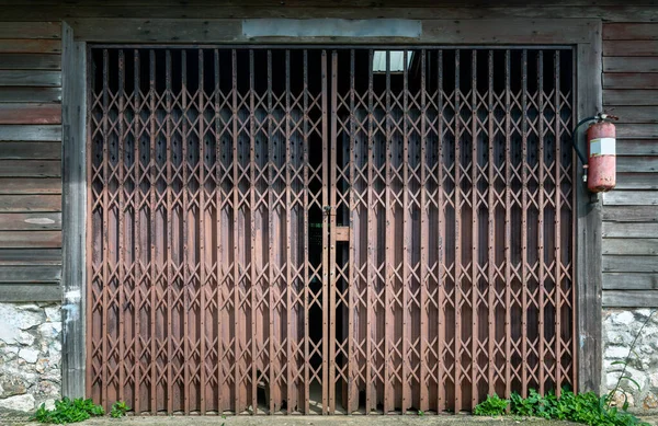 Old Steel Folding Gates Locked Folding Metal House Door Fire — Zdjęcie stockowe