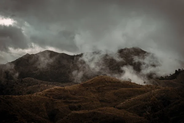 Amazing Flowing Morning Fog Mountains Range Background Sunlight Clouds Sky — Fotografia de Stock