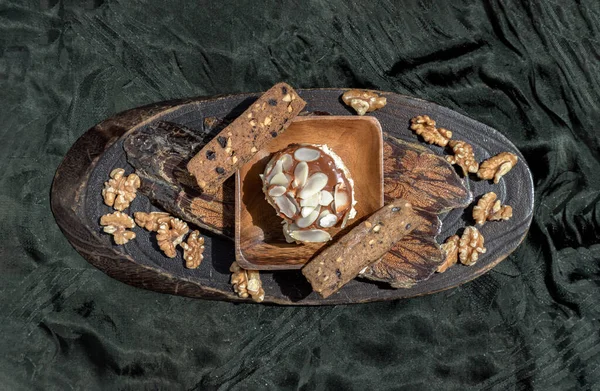 Thai Milk Tea Almond Minibon Served Stick Cookies Walnuts Wooden — Stockfoto